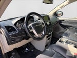 2015 Town and Country Thumbnail 3