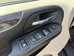 2015 Town and Country Thumbnail 14