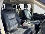 2015 Town and Country Thumbnail 19