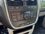 2015 Town and Country Thumbnail 24