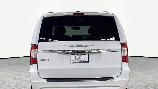 2016 Chrysler Town and Country Touring