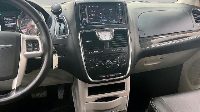 2016 Chrysler Town and Country Touring
