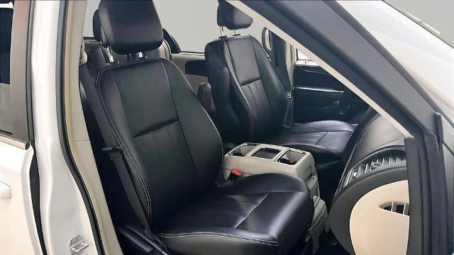 2016 Chrysler Town and Country Touring