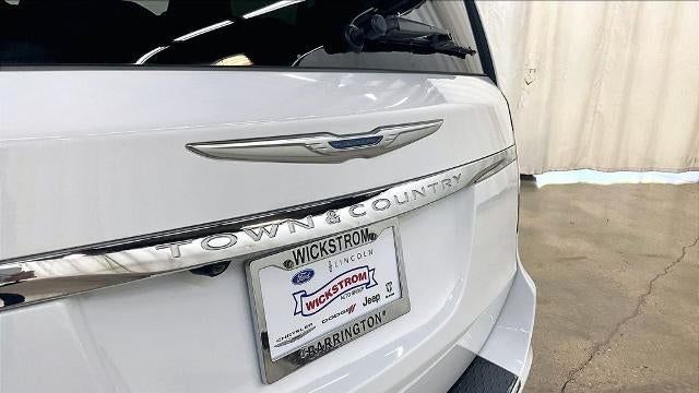 2016 Chrysler Town and Country Touring