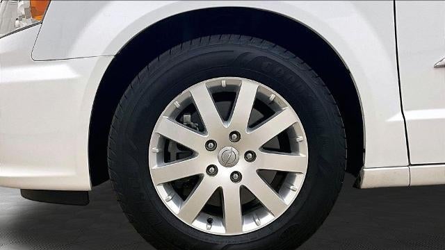 2016 Chrysler Town and Country Touring