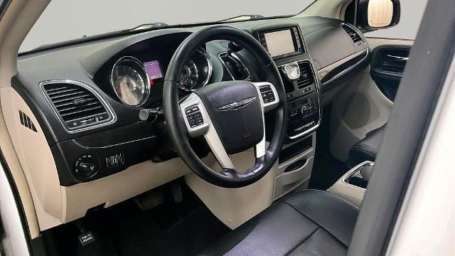 2016 Chrysler Town and Country Touring