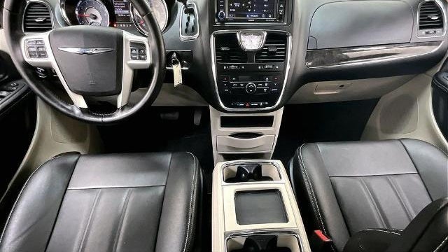 2016 Chrysler Town and Country Touring