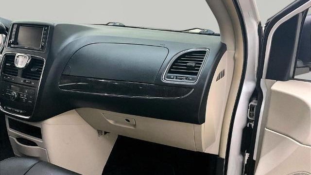 2016 Chrysler Town and Country Touring