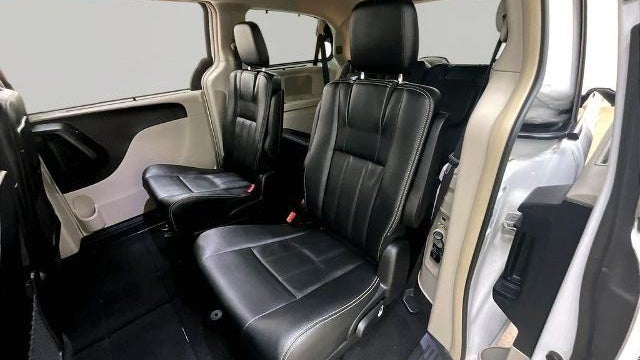 2016 Chrysler Town and Country Touring
