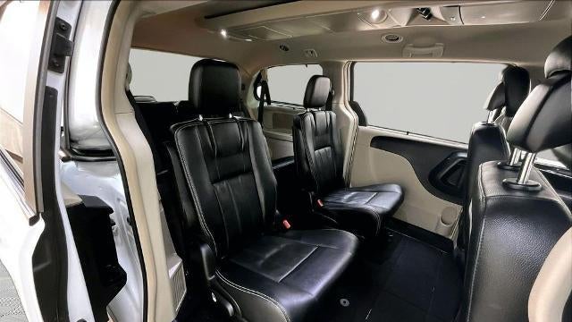 2016 Chrysler Town and Country Touring