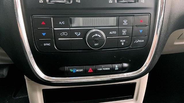 2016 Chrysler Town and Country Touring