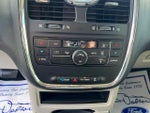 2016 Town and Country Thumbnail 21