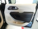 2017 Pacifica Thumbnail 17