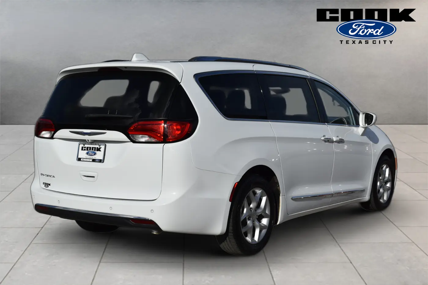 2019 Chrysler Pacifica - $14,725