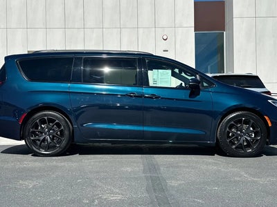 Photo of a 2022 Chrysler Pacifica Touring L 4DR Mini-Van for sale