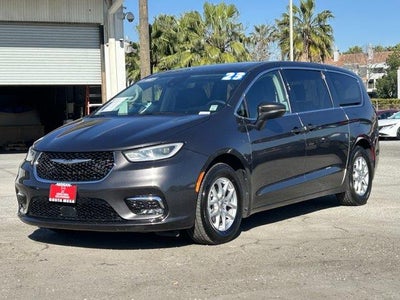 Photo of a 2023 Chrysler Pacifica Touring L 4DR Mini-Van for sale
