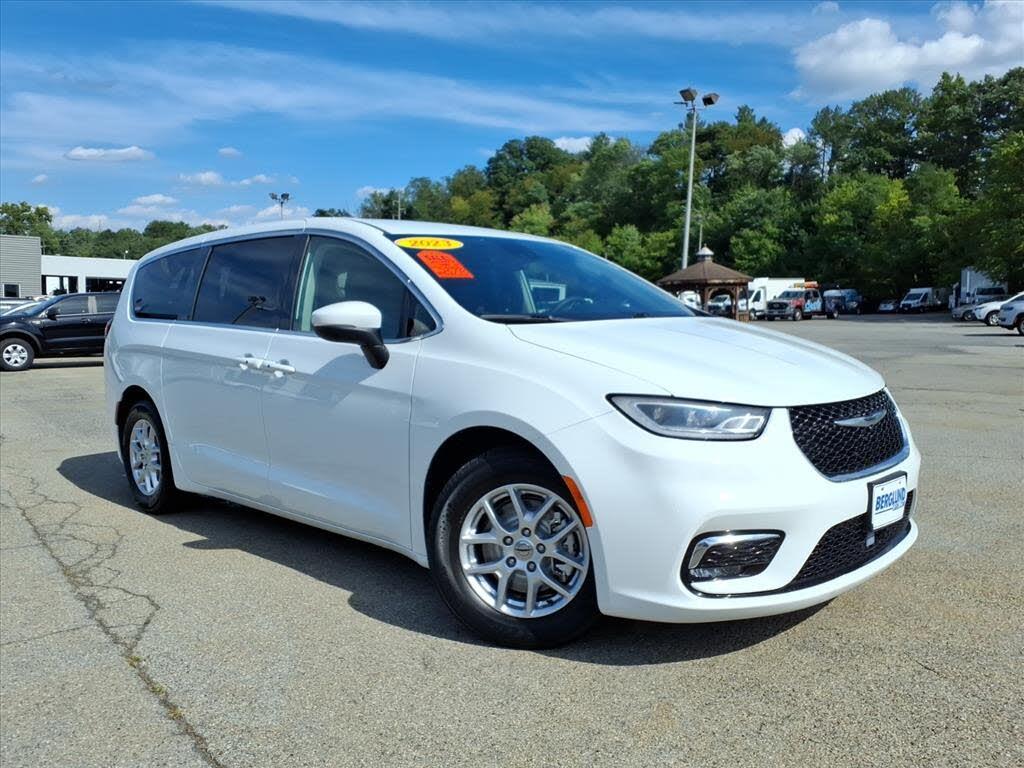 2023 Chrysler Pacifica - $21,399