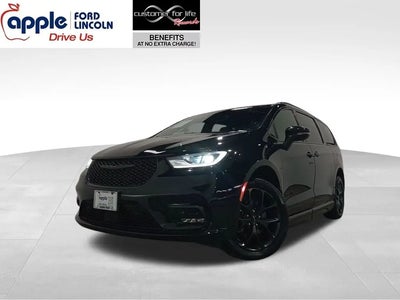 Photo of a 2023 Chrysler Pacifica Touring L 4DR Mini-Van for sale