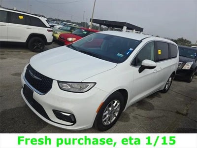 Photo of a 2023 Chrysler Pacifica Touring L 4DR Mini-Van for sale