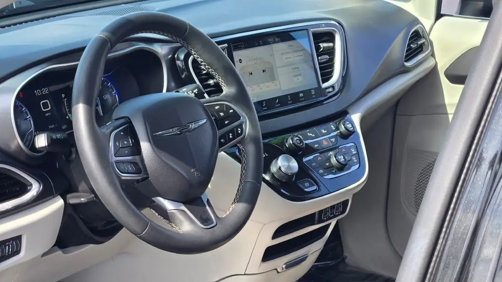 2023 Chrysler Pacifica Touring L