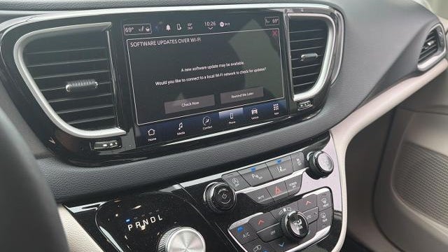 2023 Chrysler Pacifica Touring L
