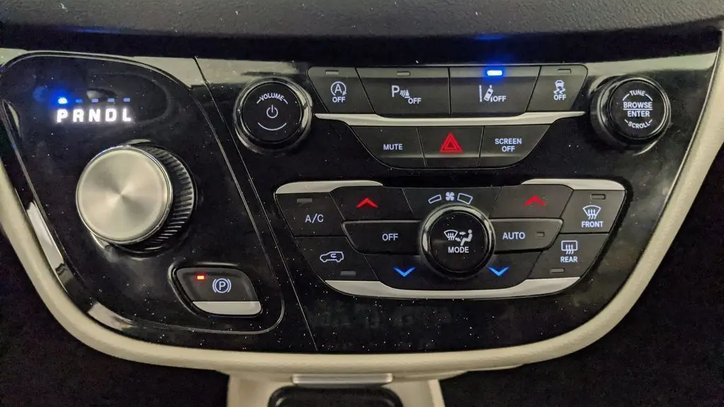 2024 Chrysler Pacifica Touring L
