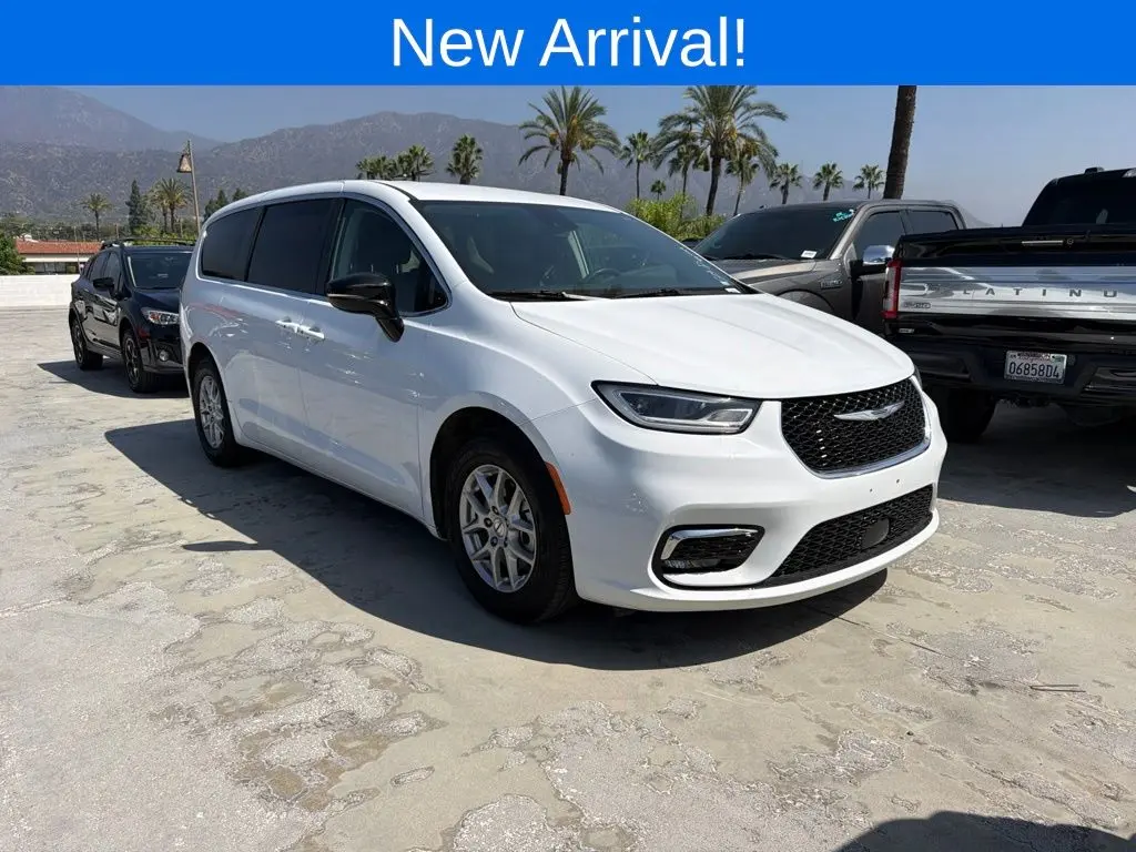 2024 Chrysler Pacifica - $21,598