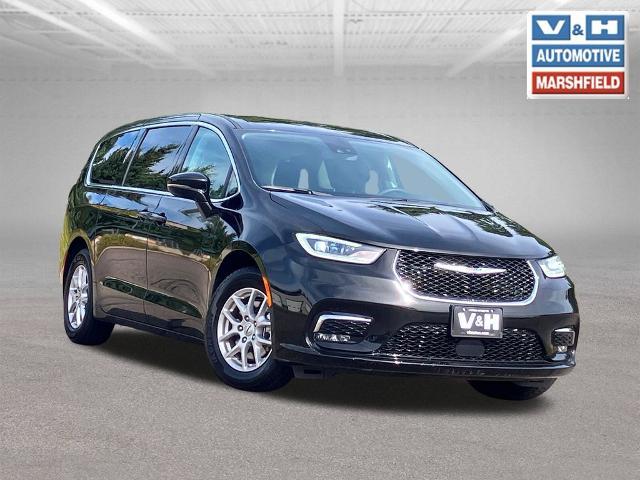 2024 Chrysler Pacifica - $24,300