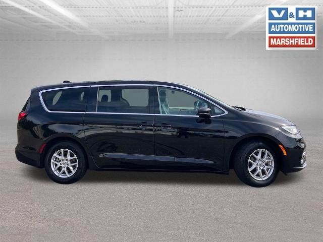 2024 Chrysler Pacifica - $24,300