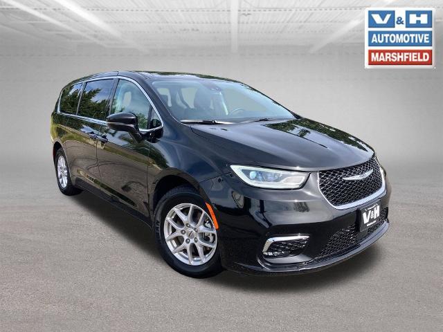 2024 Chrysler Pacifica - $24,300