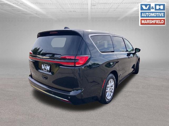 2024 Chrysler Pacifica - $24,300