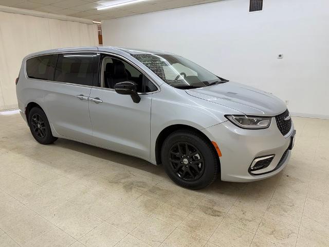 2024 Chrysler Pacifica - $24,860