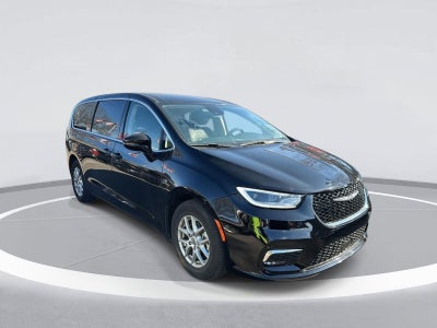Photo of a 2024 Chrysler Pacifica Touring L 4DR Mini-Van for sale