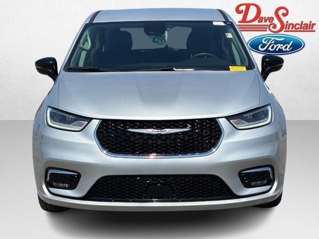 2024 Chrysler Pacifica Touring L — photo 1 of 24