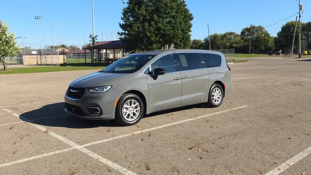 2025 Chrysler Pacifica - $22,582