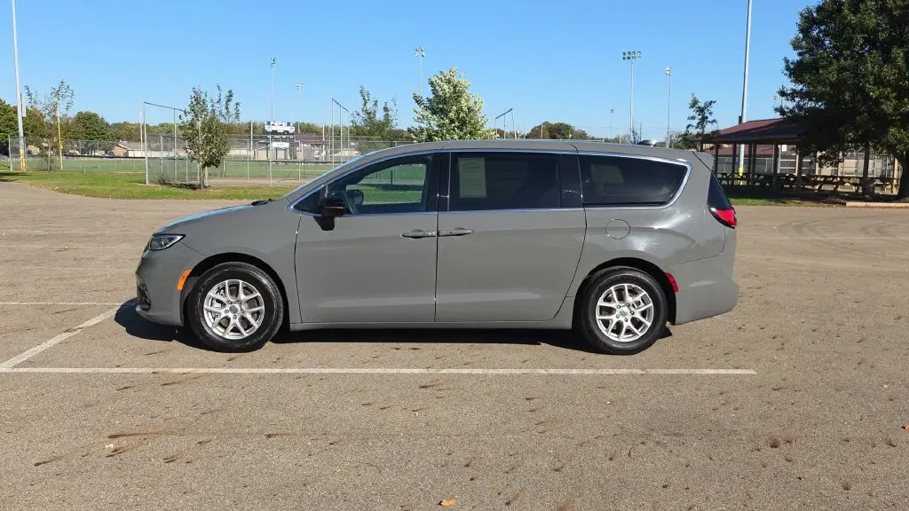 2025 Chrysler Pacifica - $22,582