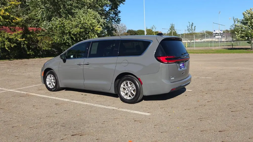 2025 Chrysler Pacifica - $22,582