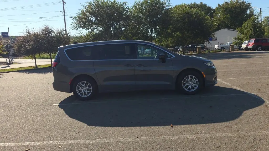 2025 Chrysler Pacifica - $22,582