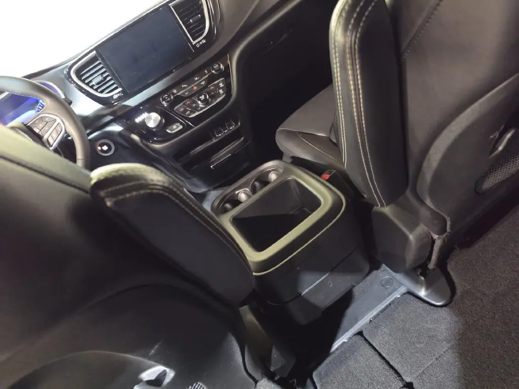 2025 Chrysler Pacifica - $22,582