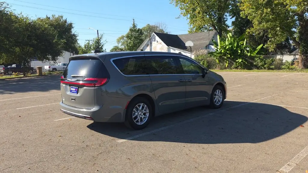 2025 Chrysler Pacifica - $22,582