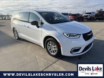 Photo of a 2025 Chrysler Pacifica Select 4DR Mini-Van for sale