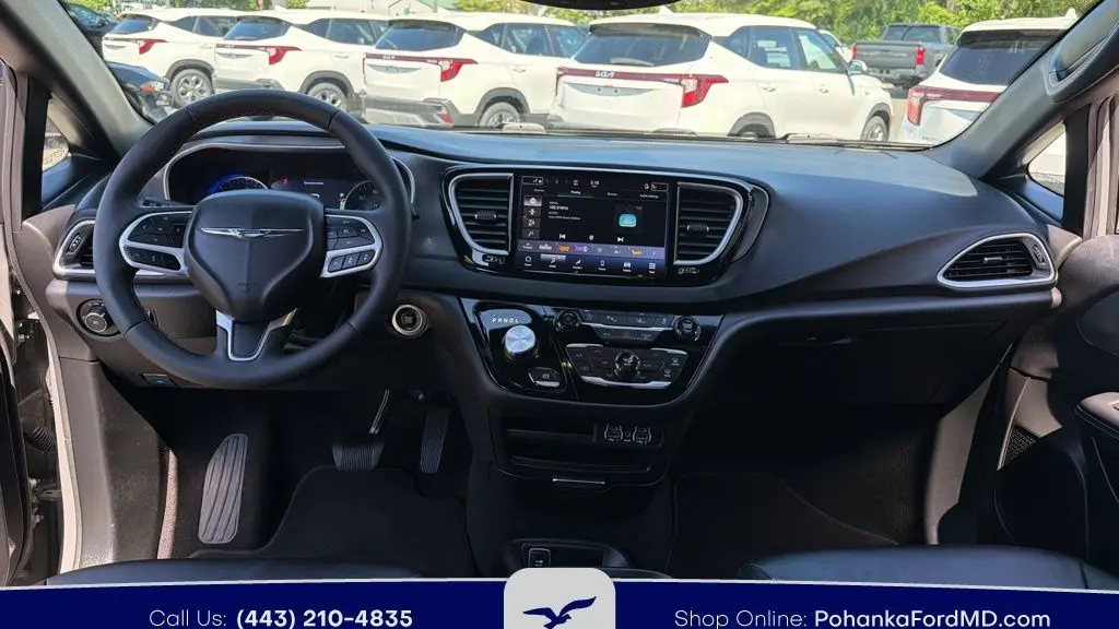 2025 Chrysler Pacifica Select