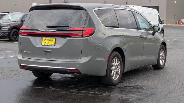 2025 Chrysler Pacifica Select