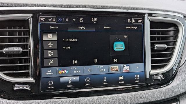 2025 Chrysler Pacifica Select