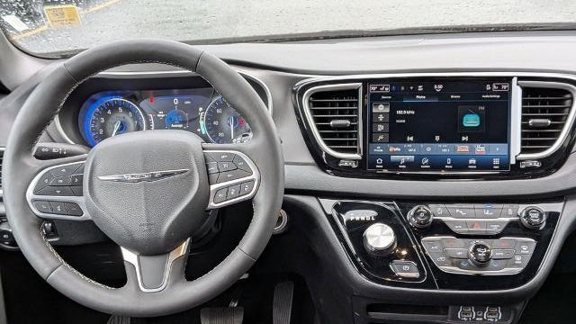 2025 Chrysler Pacifica Select