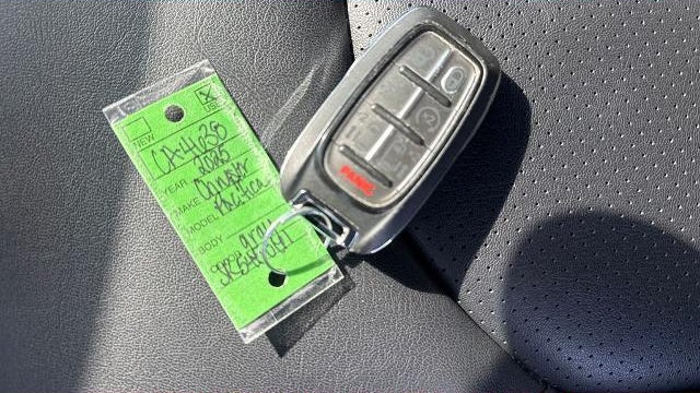 2025 Chrysler Pacifica Select