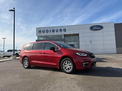 Photo of a 2025 Chrysler Pacifica Select 4DR Mini-Van for sale