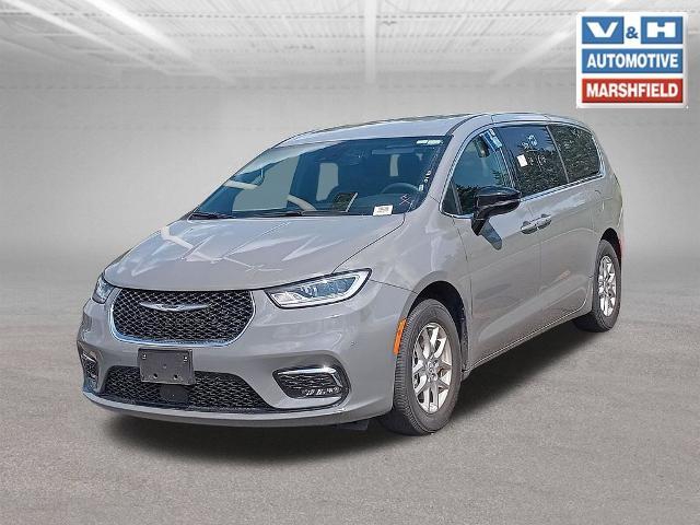 2025 Chrysler Pacifica - $28,000