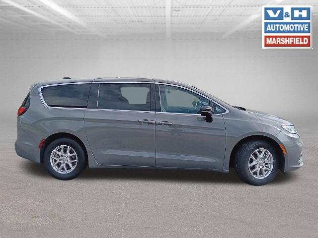 2025 Chrysler Pacifica - $28,000