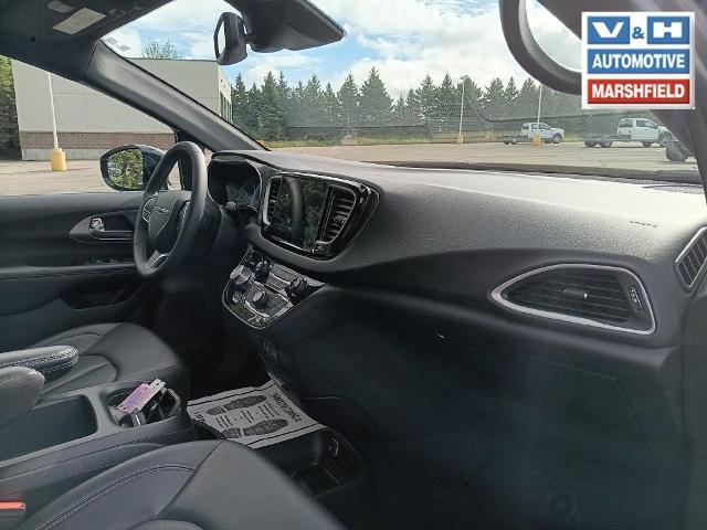 2025 Chrysler Pacifica - $28,000